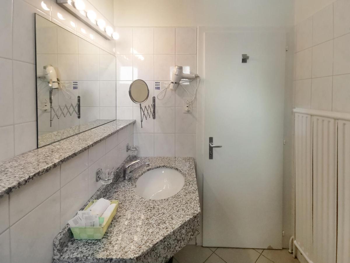 Hotel Des Alpes Bulle Center Ngoại thất bức ảnh