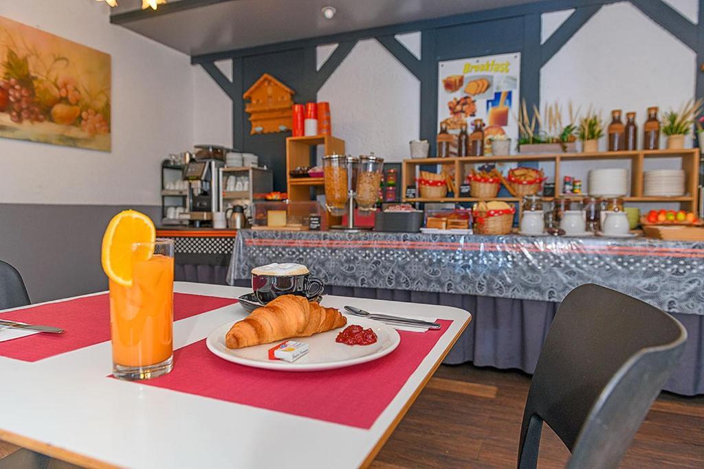 Hotel Des Alpes Bulle Center Ngoại thất bức ảnh