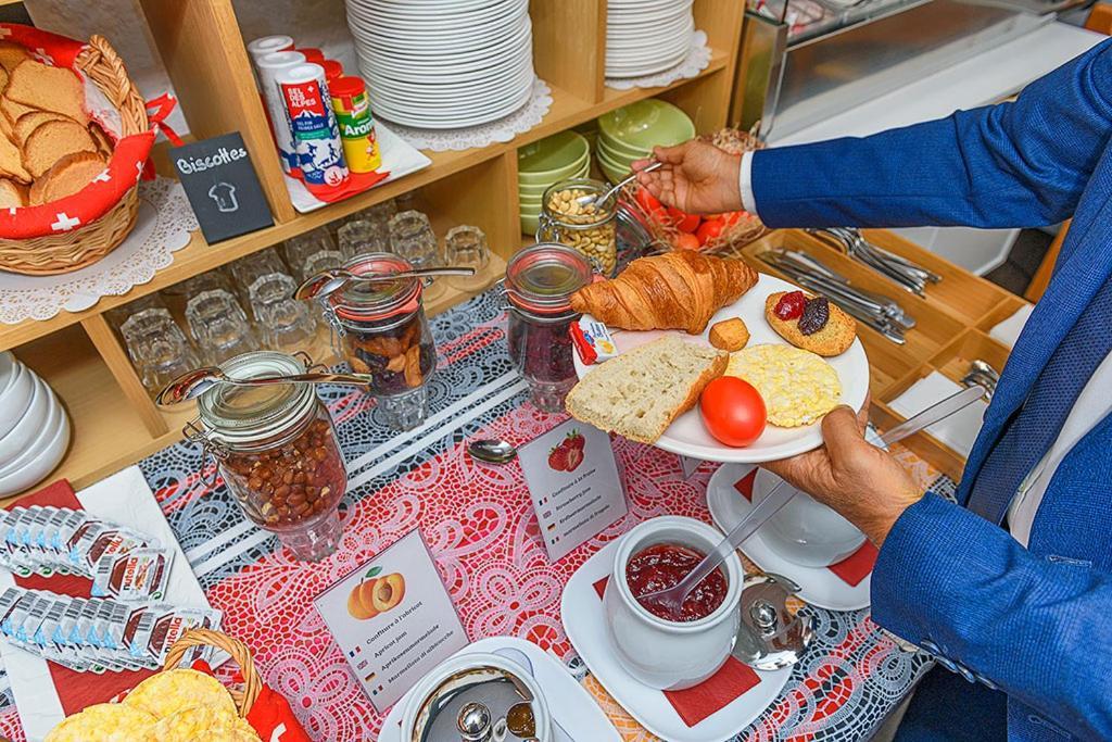 Hotel Des Alpes Bulle Center Ngoại thất bức ảnh