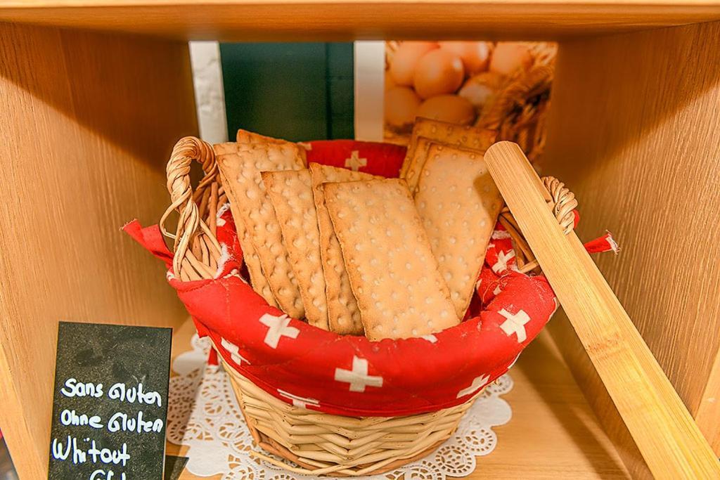 Hotel Des Alpes Bulle Center Ngoại thất bức ảnh