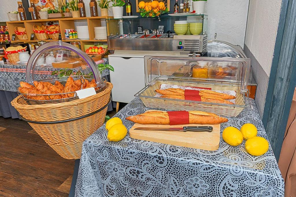 Hotel Des Alpes Bulle Center Ngoại thất bức ảnh