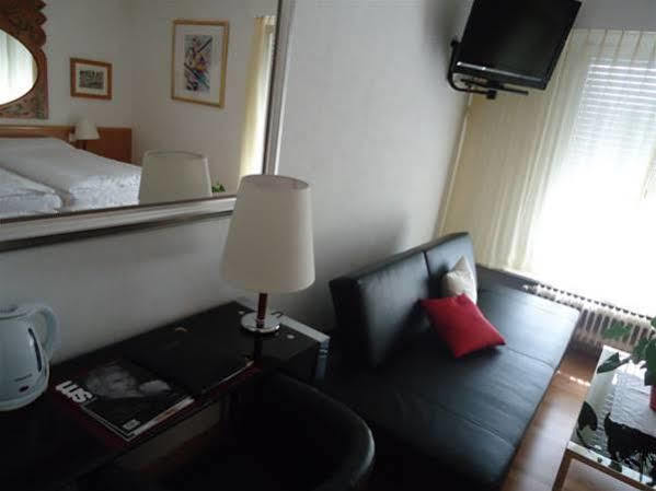 Hotel Des Alpes Bulle Center Ngoại thất bức ảnh